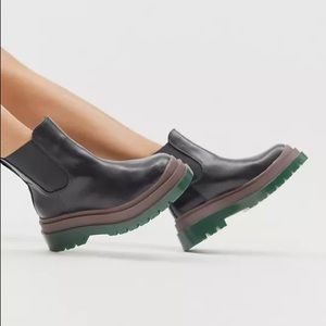 NWOT UO Betty Threaded  Chelsea Boots